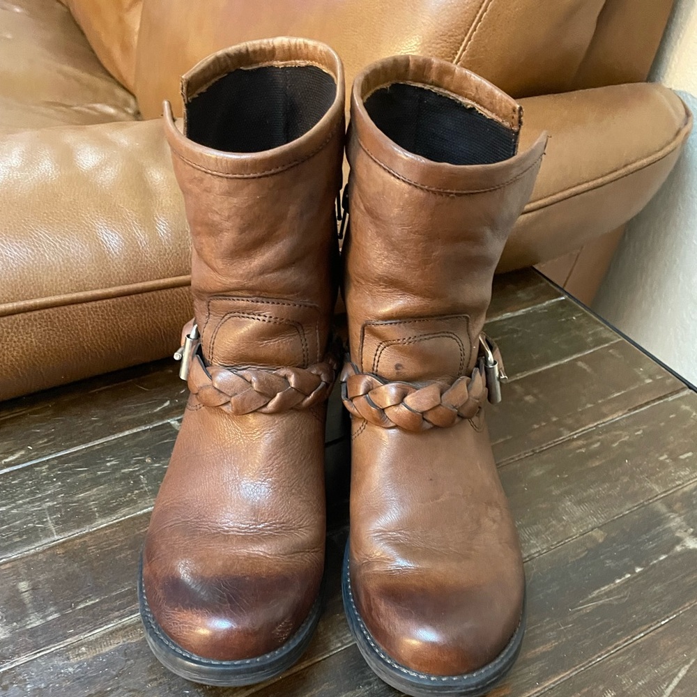 Steve Madden leather women’s boots size 8